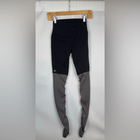 ALO Yoga Leggings - Picture 2 of 3